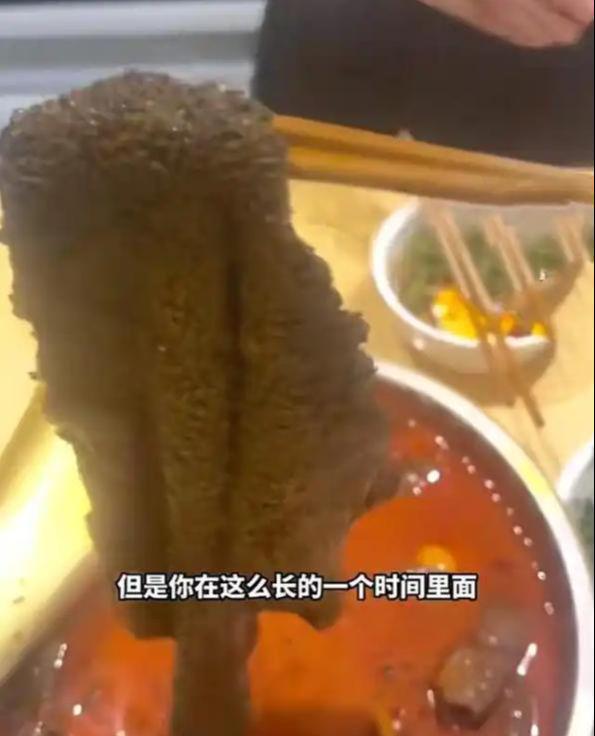 便！被员工拍下后曝光涉事门店回应麻将胡了火锅店店长在后厨灶台小(图12)