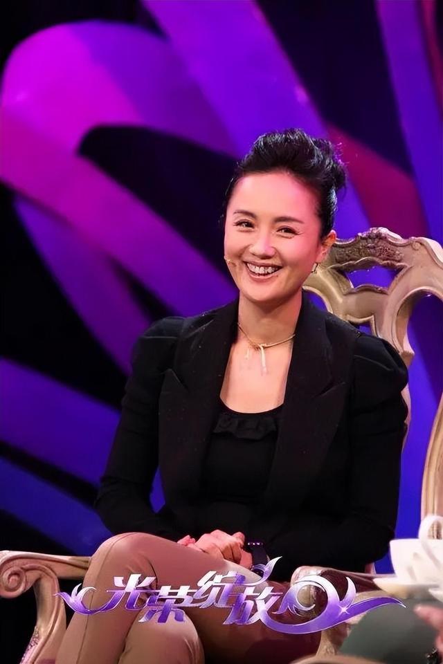 脸型和母亲神似知情人透露其父母背景PG麻将胡了亲人曝光朱媛媛全家福！(图3)
