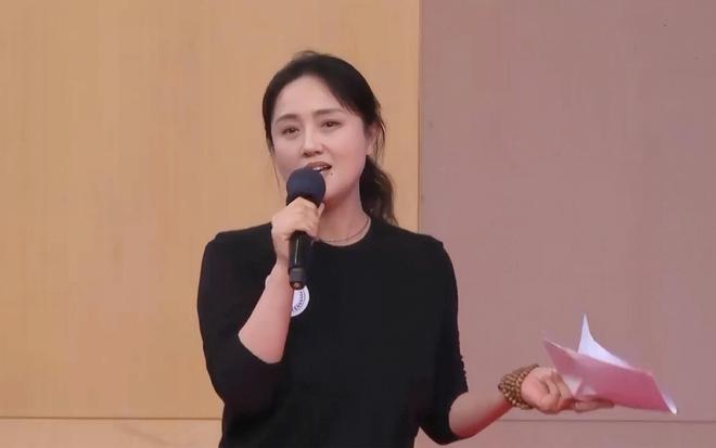 脸型和母亲神似知情人透露其父母背景PG麻