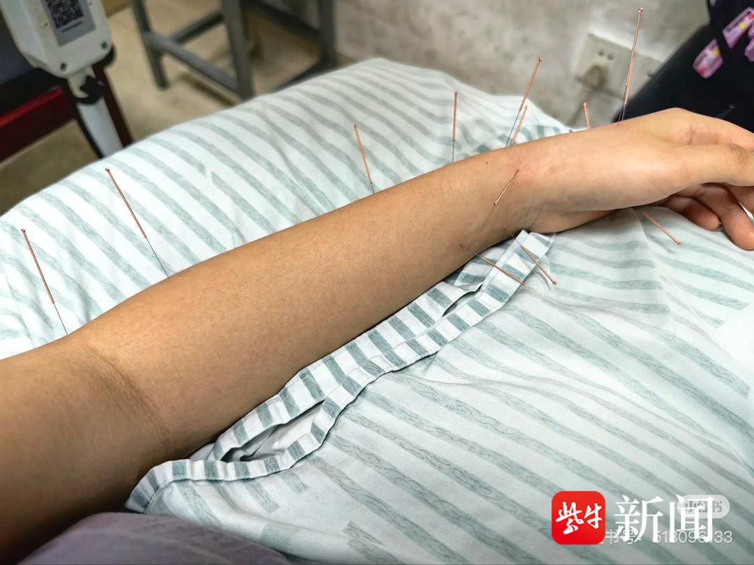 电受伤 电从哪儿来 海底捞回应麻将胡了电子游戏女子拿蘸料时触(图2)